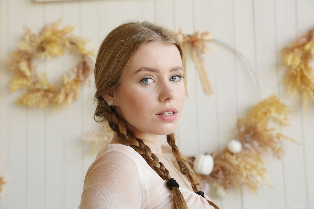 MetArtX Lalli &#8211; Autumn Love (82P)