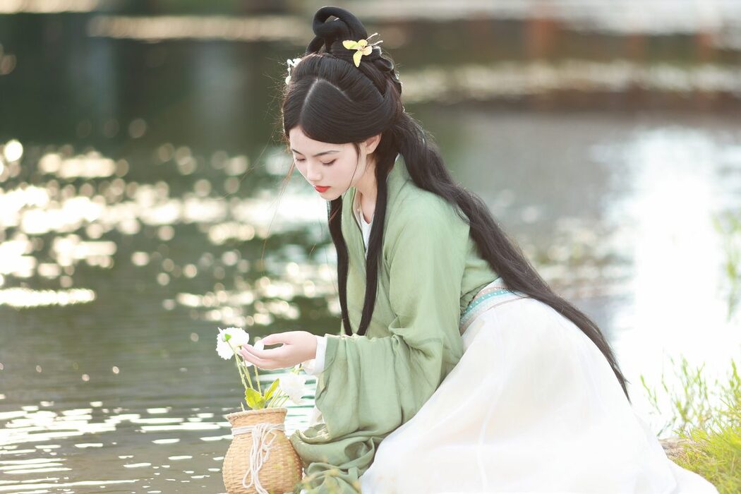 YiTuYu艺图语 Vol.5352 Yu Xiao Li Lili