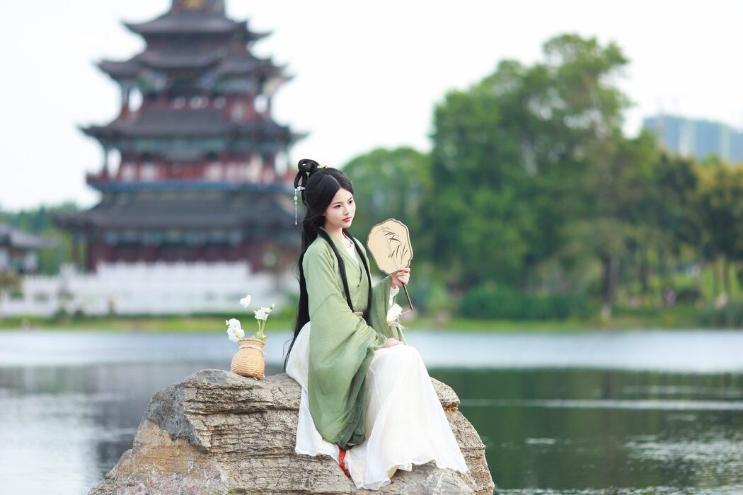 YiTuYu艺图语 Vol.5352 Yu Xiao Li Lili