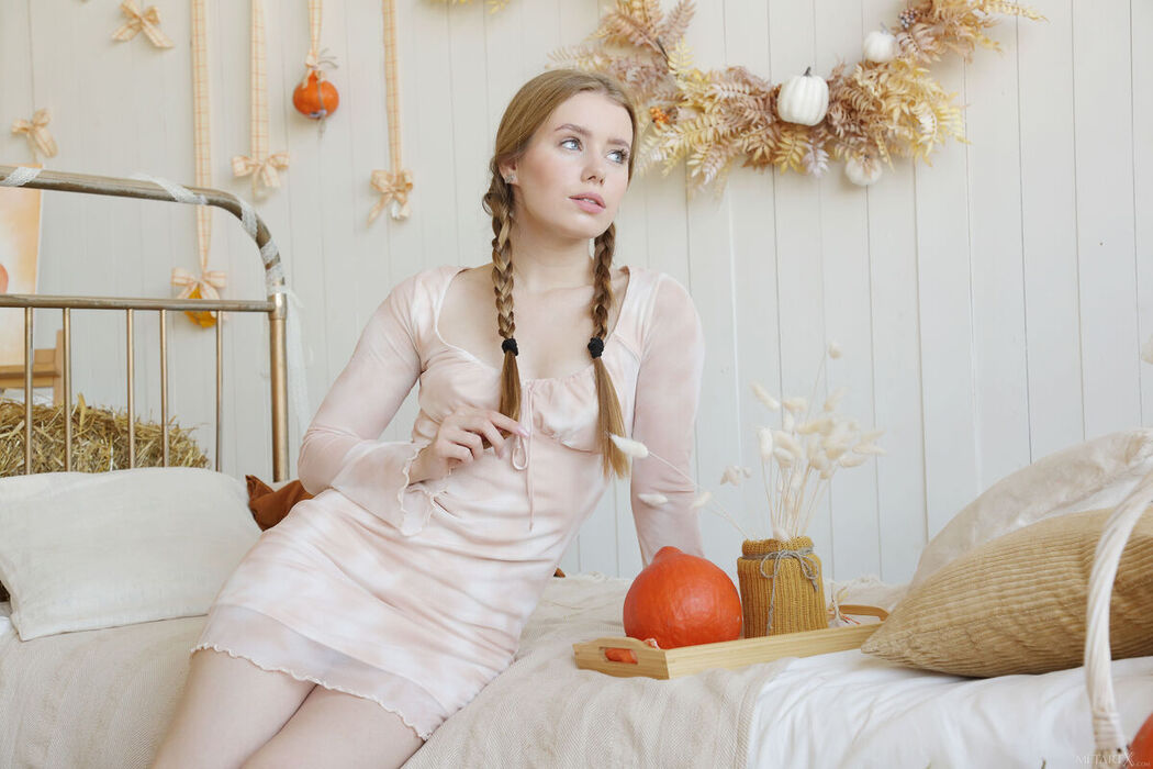 MetArtX Lalli – Autumn Love (82P)