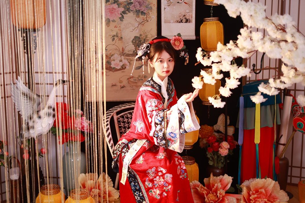 YiTuYu艺图语 Vol.5325 Mu Yan Se Cc