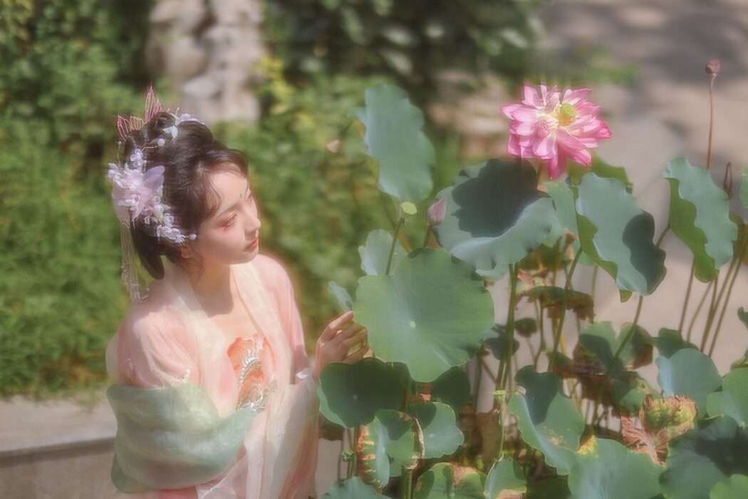 YiTuYu艺图语 Vol.5364 Bian Jing Mu Yang Mao