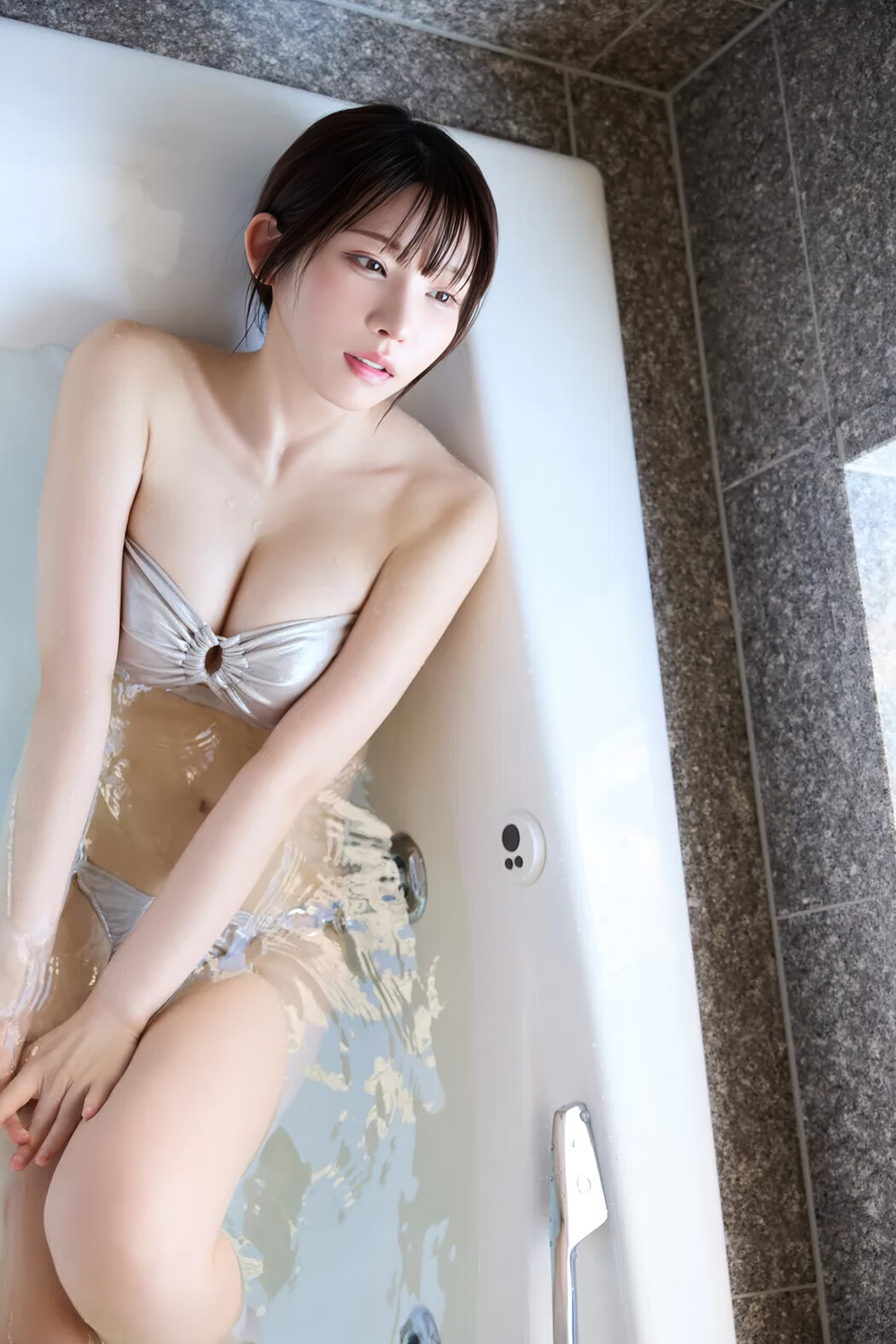 Enako えなこ, FRIDAYデジタル写真集 マンスリーガール046