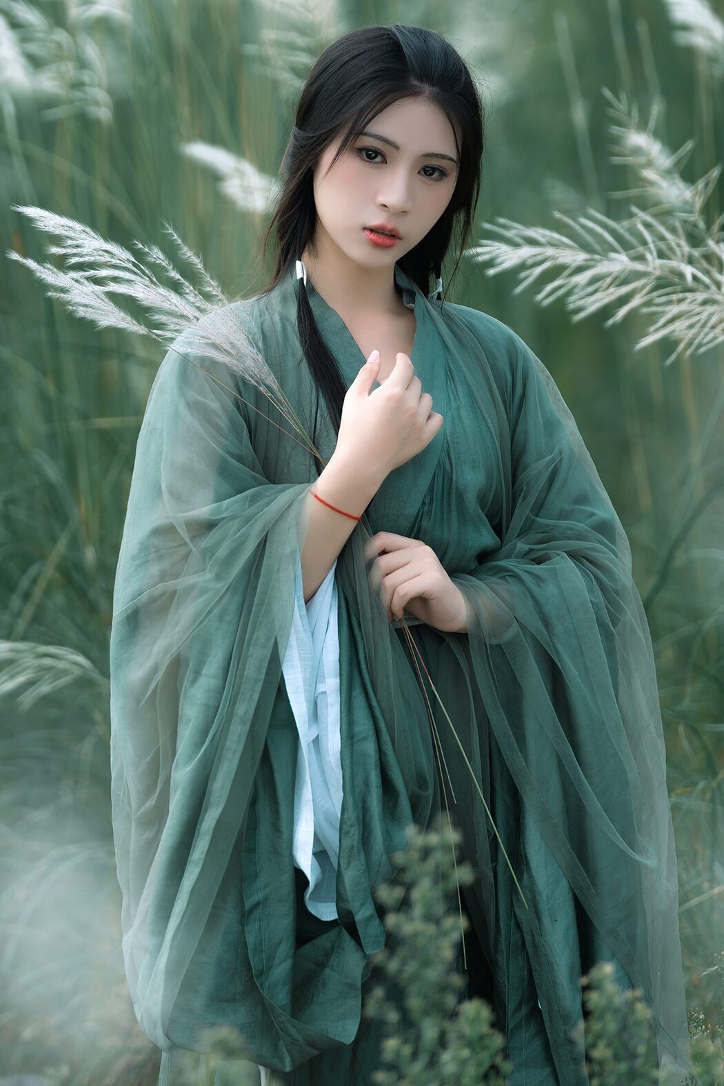 YiTuYu艺图语 Vol.5462 Nu Li Ban Zhuan De Shuang He Cover Photo
