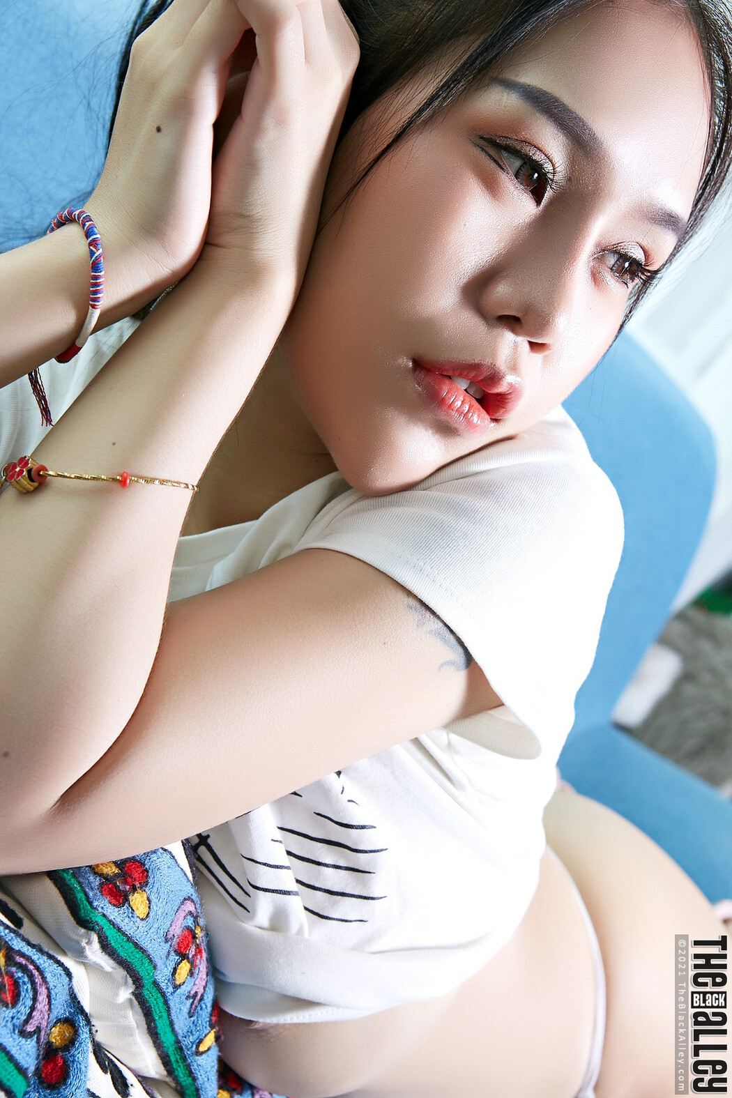 Parissa The Black Alley Photobook Set.06