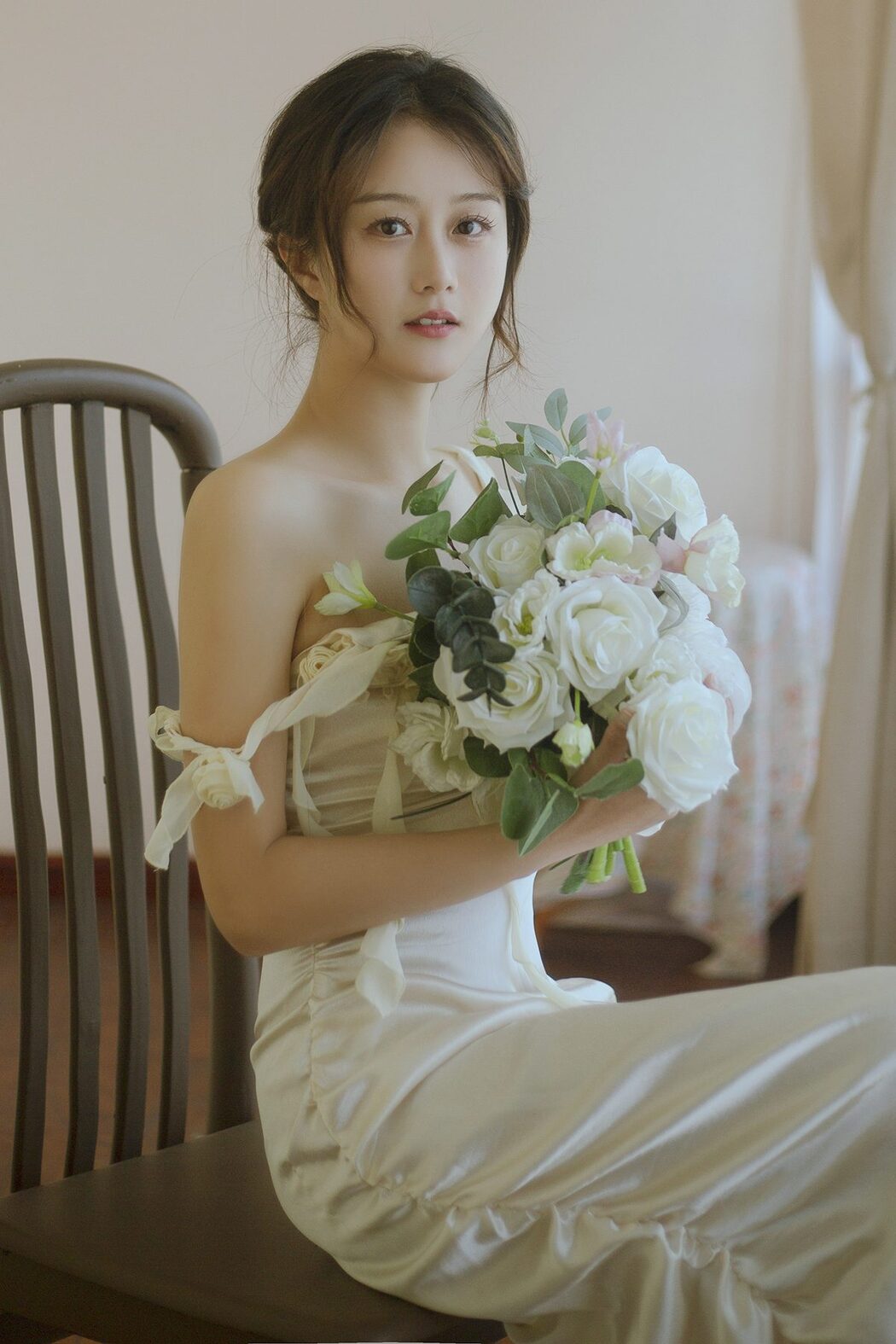 YiTuYu艺图语 Vol.5619 Yang Yang De Yi Cover Photo
