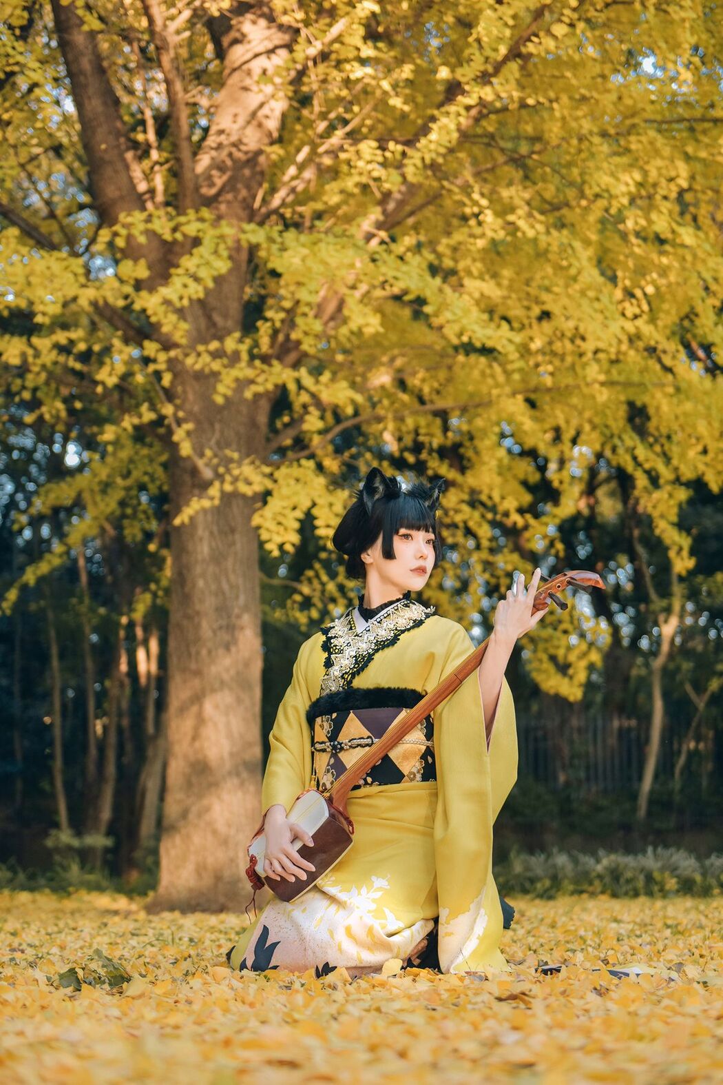Coser@Elyeee ElyEE子 – Ginkgo Black Cat 銀杏黑貓 (24P – 1V)