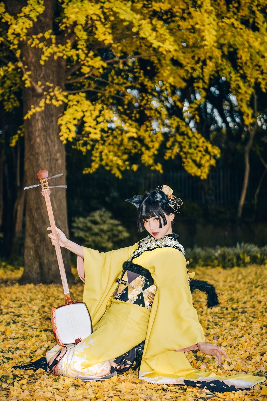 Coser@Elyeee ElyEE子 – Ginkgo Black Cat 銀杏黑貓 (24P – 1V)