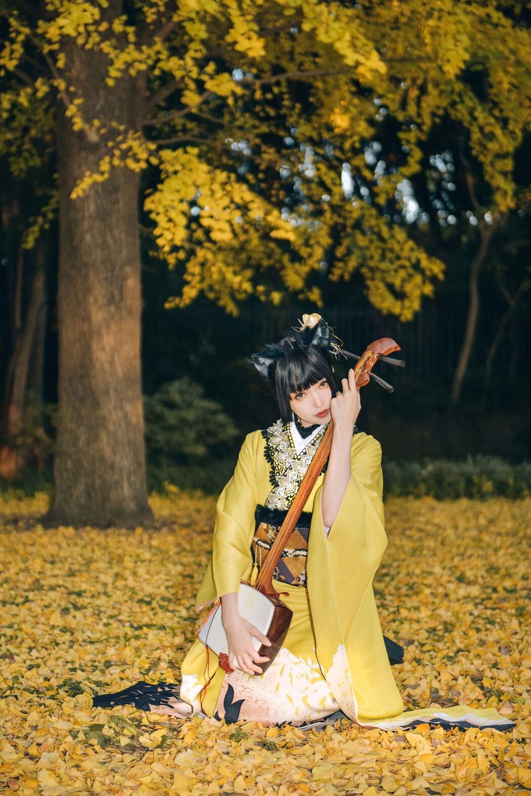 Coser@Elyeee ElyEE子 – Ginkgo Black Cat 銀杏黑貓 (24P – 1V)