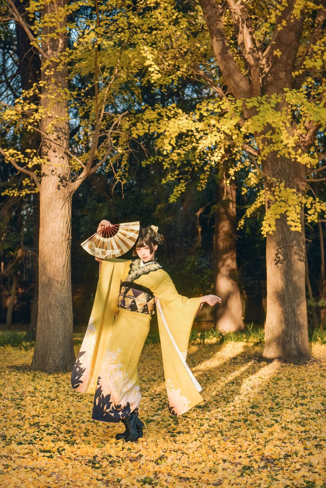 Coser@Elyeee ElyEE子 – Ginkgo Black Cat 銀杏黑貓 (24P – 1V)