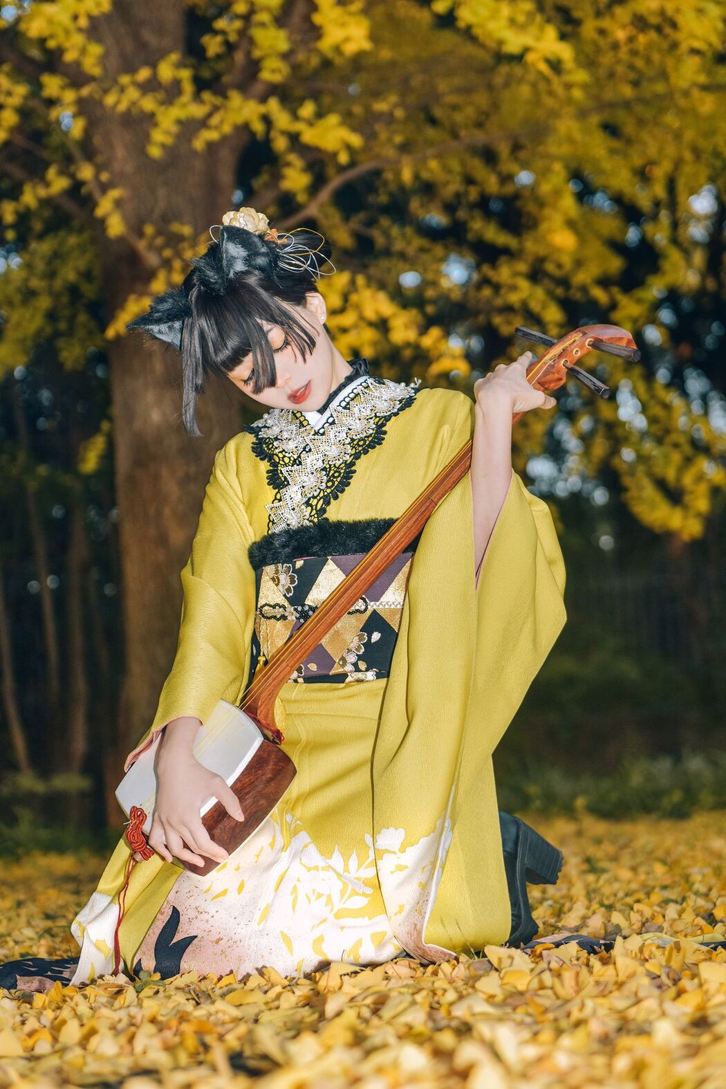Coser@Elyeee ElyEE子 – Ginkgo Black Cat 銀杏黑貓 (24P – 1V)