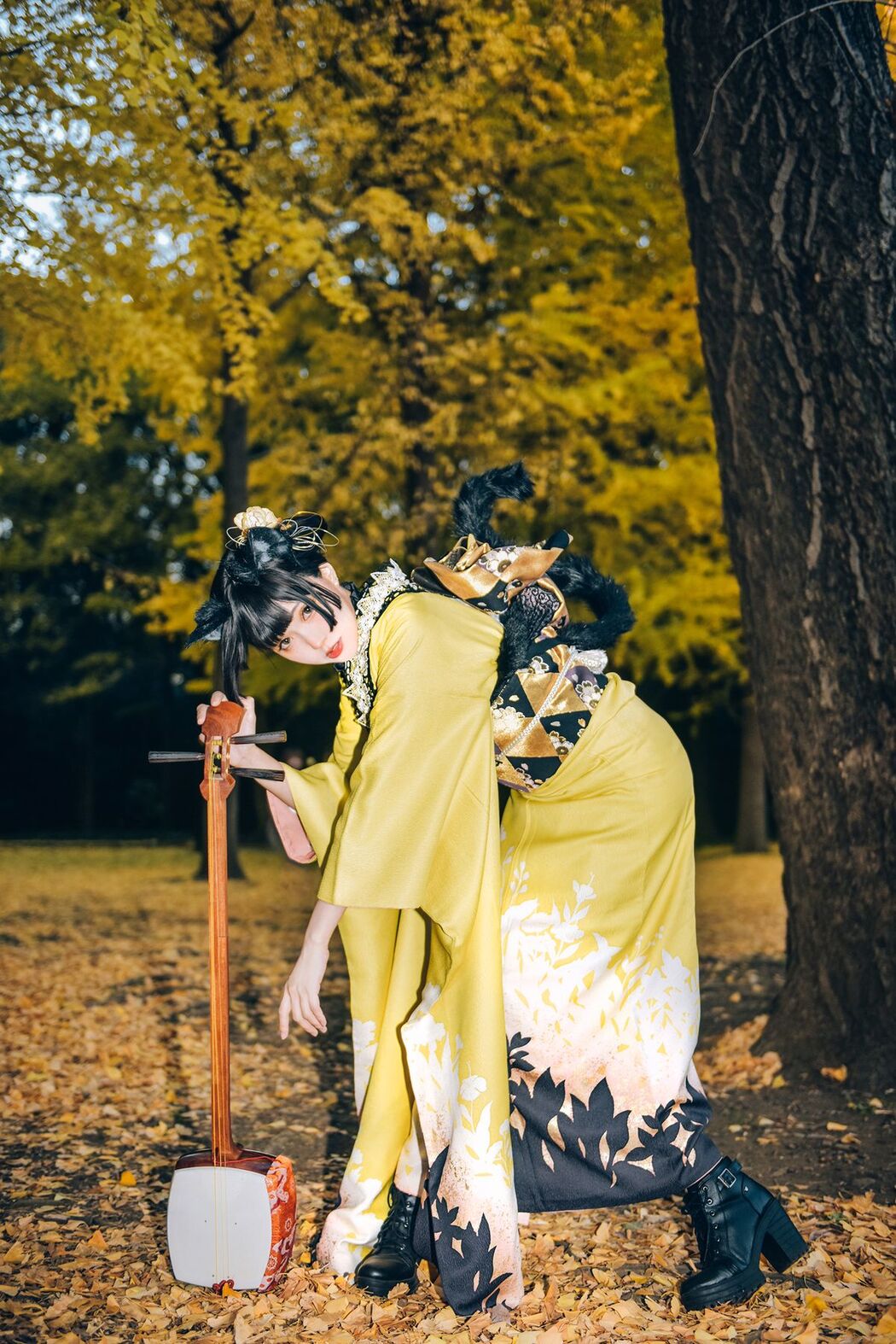 Coser@Elyeee ElyEE子 – Ginkgo Black Cat 銀杏黑貓 (24P – 1V)