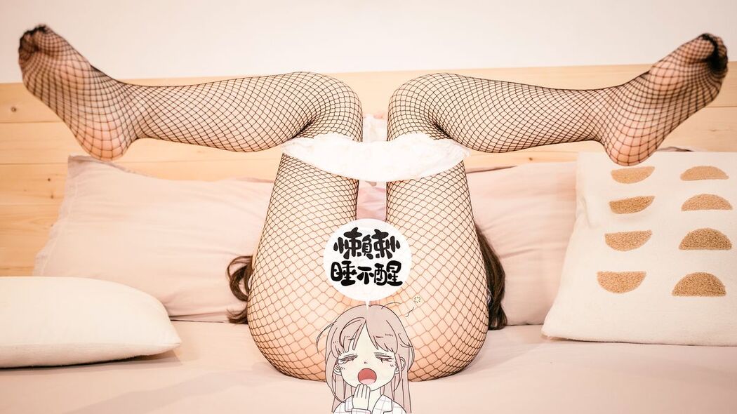 Coser@懒懒睡不醒 – 妹妹有点怪 处女 (57P – 1V)