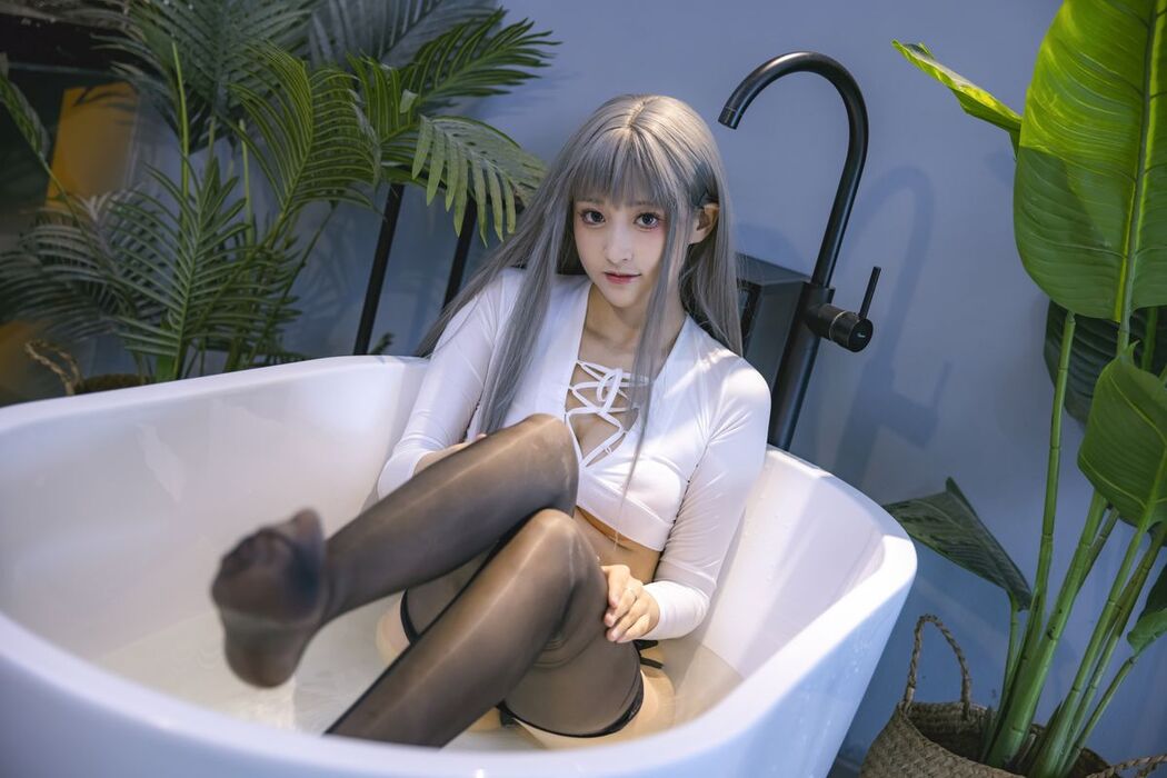 Coser@冬马路纱 &#8211; 浴缸湿身黑丝 (24P)