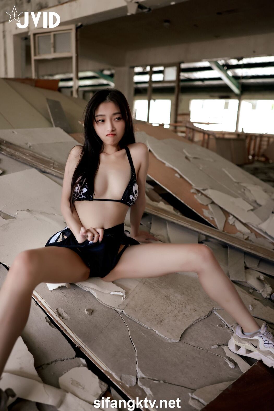 JVID Xiao Zhi Ma Ni Ni 小隻馬霓霓 – 廢墟開趴一絲不掛 性感調皮誘惑全裸無碼尺度毫無保留全解放 Part02 (54P)