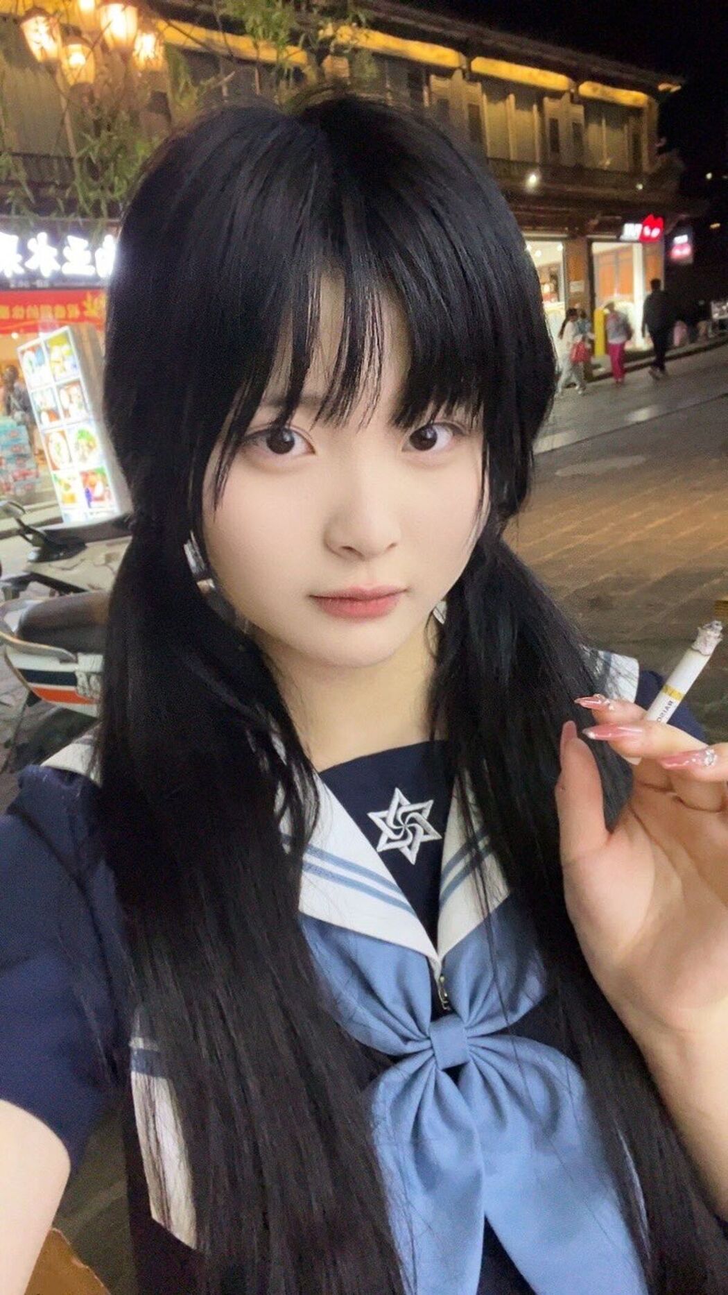 Coser@洛宝 And luobao1221 – 酥胸小萝莉 定制视频人前露出 (51P – 35V)