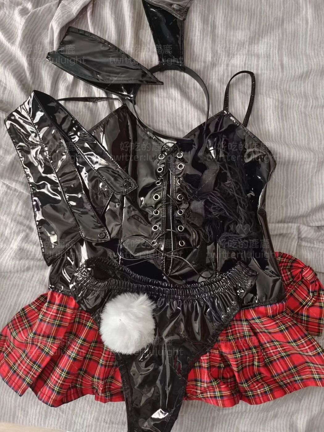 Coser@好吃的鹿鹿 And luluight – 顶级Cos白虎萝莉 私拍福利 Part02 (62P)