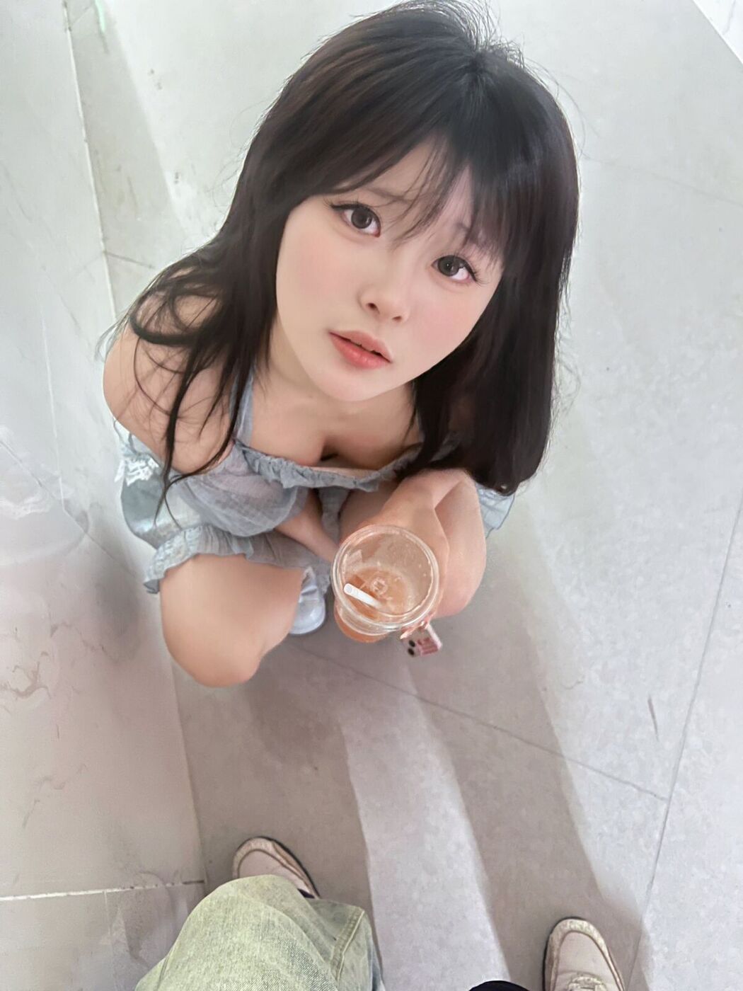 Coser@洛宝 And luobao1221 – 酥胸小萝莉 定制视频人前露出 (51P – 35V)