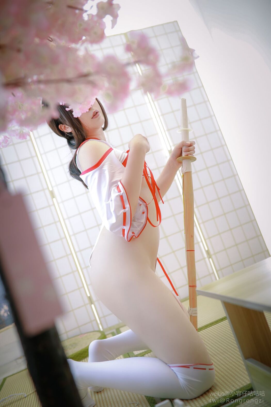 Coser@小容仔咕咕咕w &#8211; 巫女系列 恶灵退散 (53P &#8211; 1V)