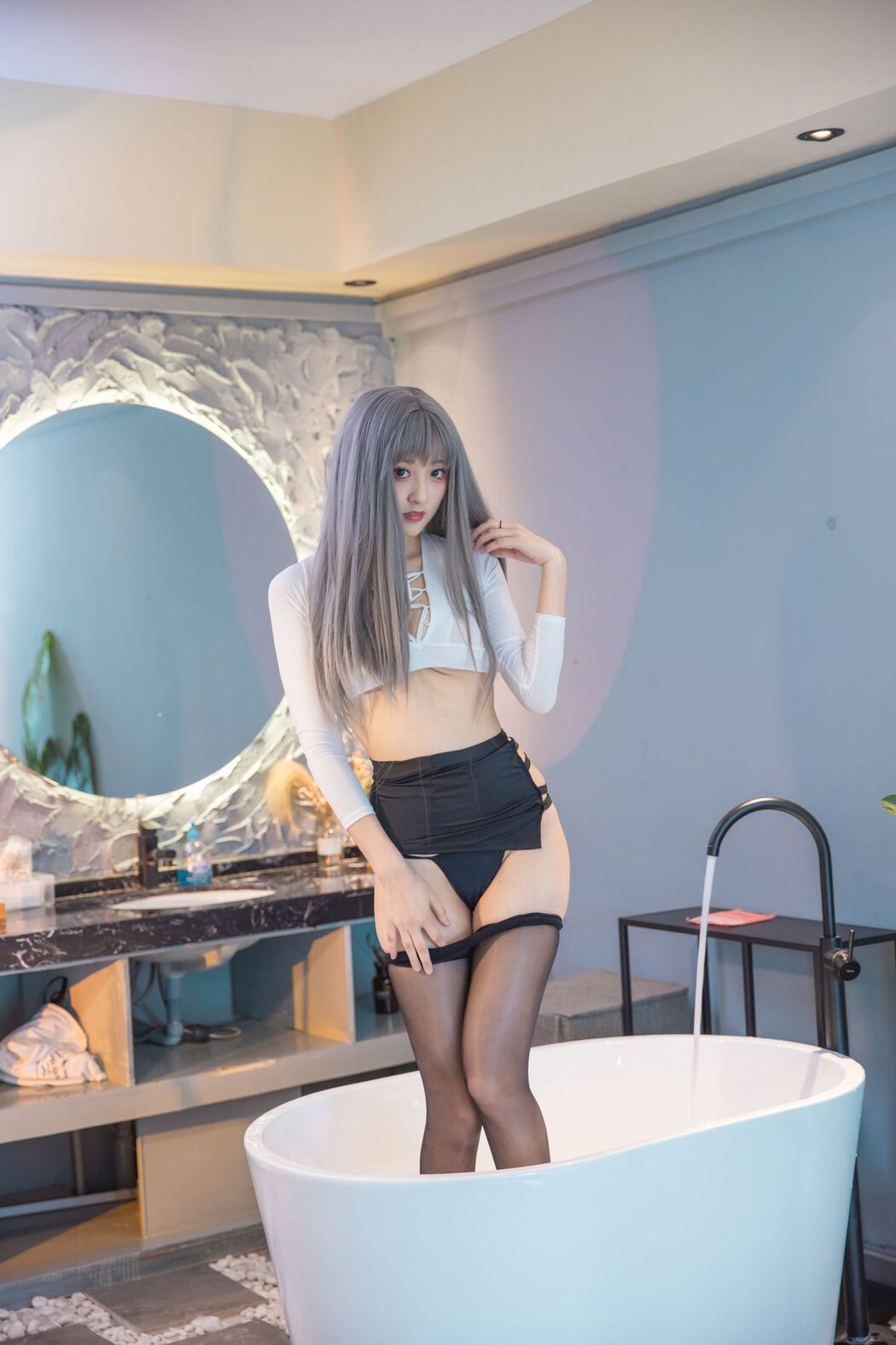 Coser@冬马路纱 &#8211; 浴缸湿身黑丝 (24P)