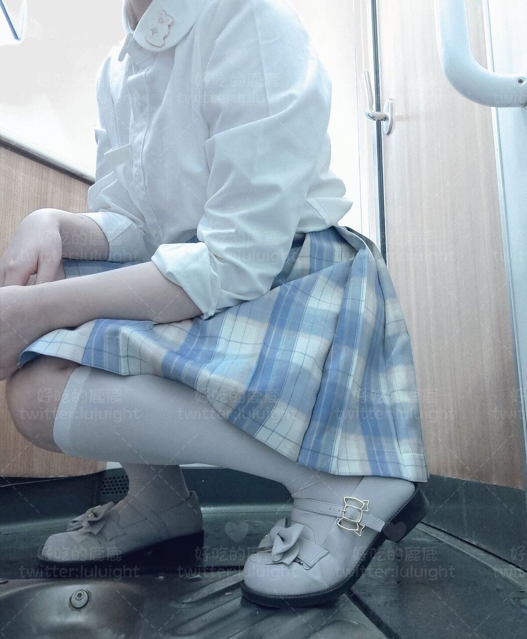 Coser@好吃的鹿鹿 And luluight – 顶级Cos白虎萝莉 私拍福利 Part01 (62P – 58V)