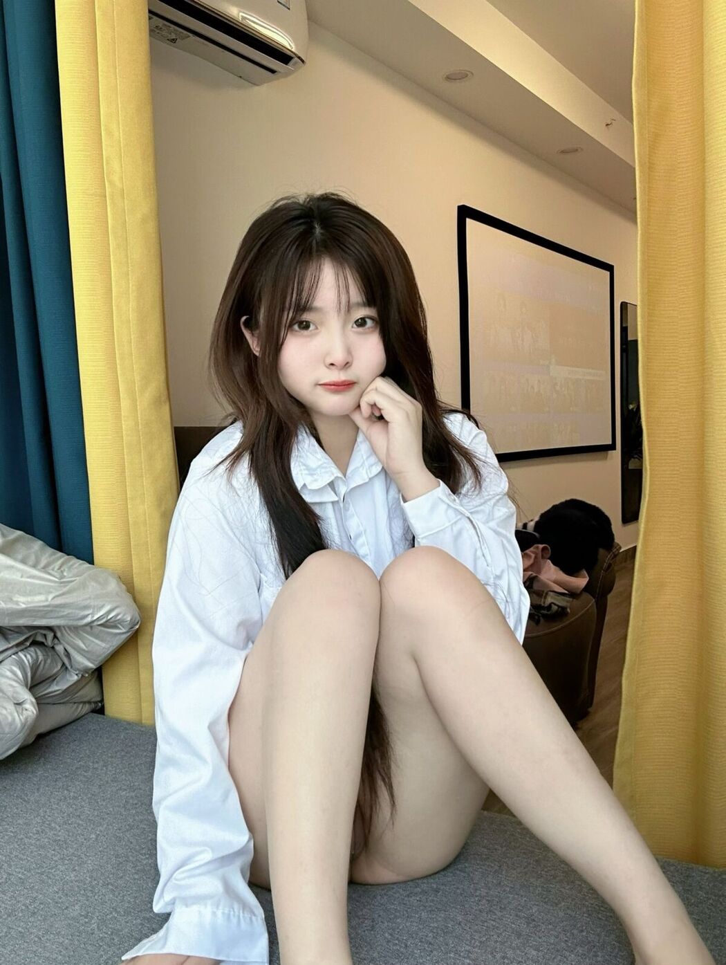 Coser@洛宝 And luobao1221 – 酥胸小萝莉 定制视频人前露出 (51P – 35V)