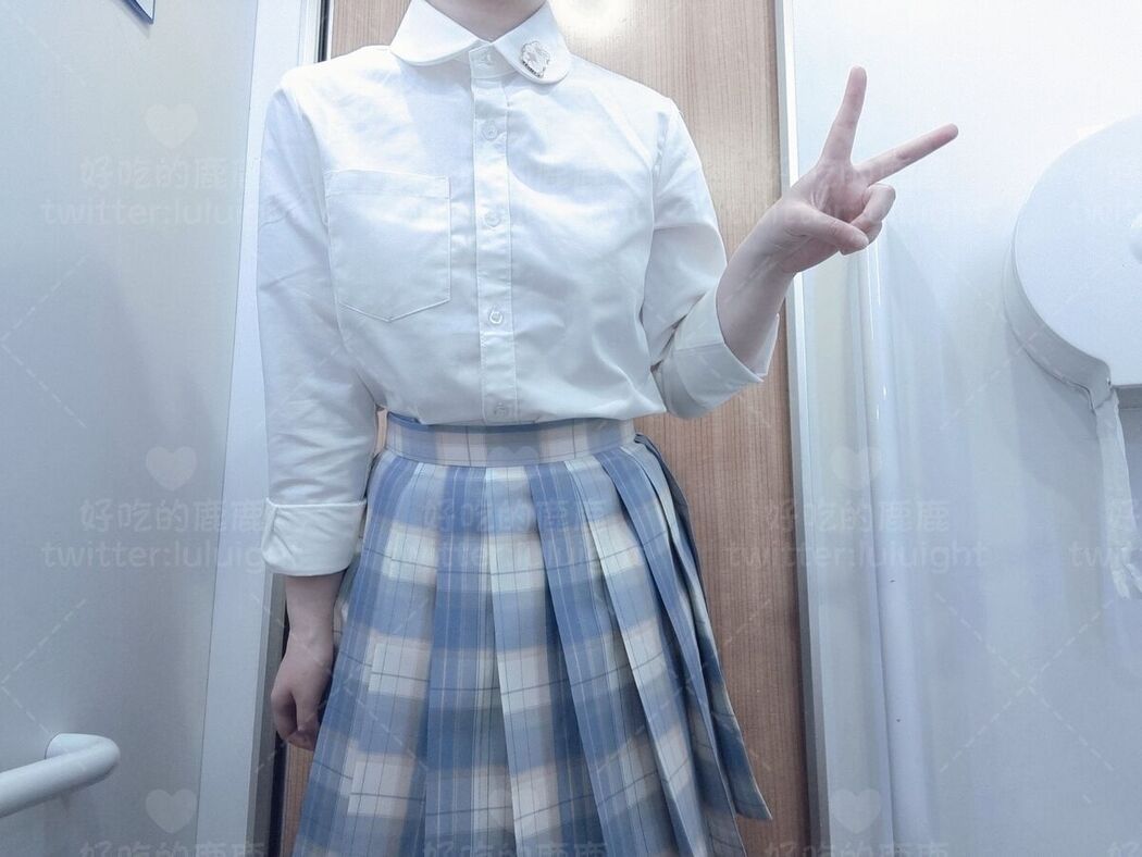 Coser@好吃的鹿鹿 And luluight – 顶级Cos白虎萝莉 私拍福利 Part01 (62P – 58V)