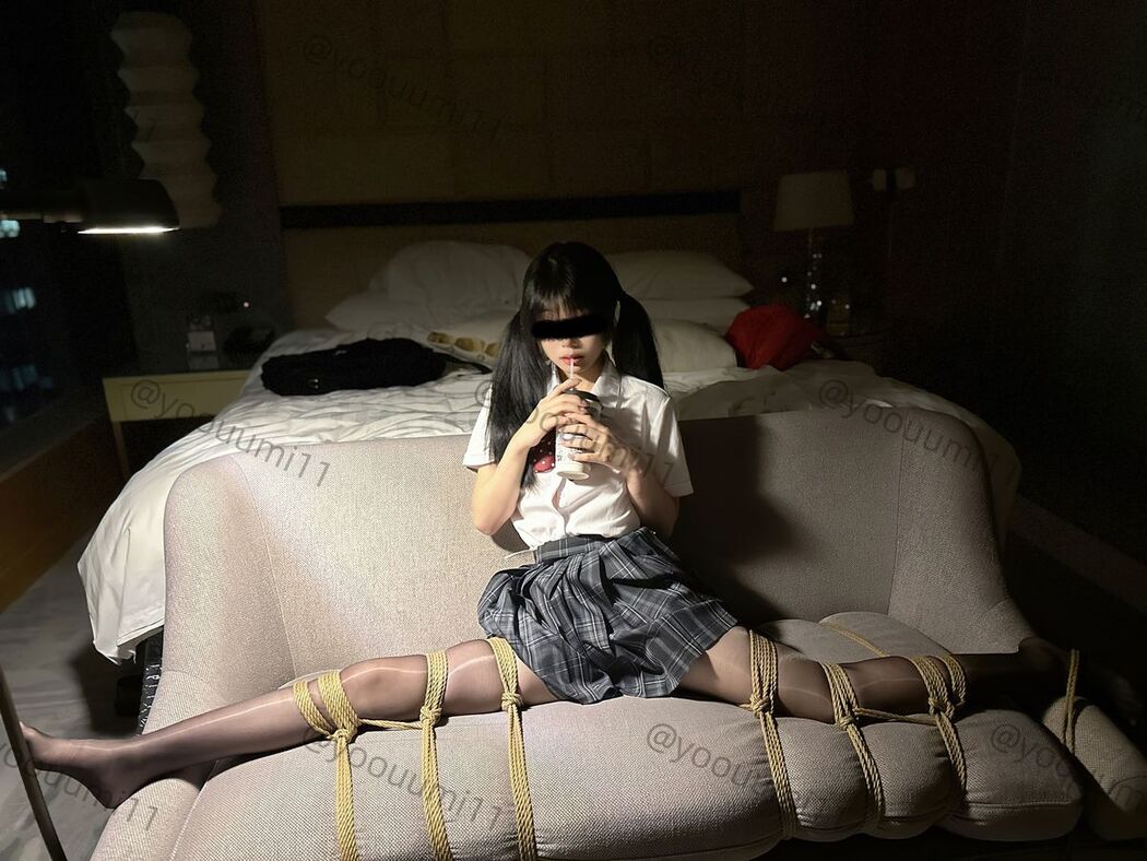 Coser@优米 – 新作JK露出 男厕户外露出 Part2 (62P)