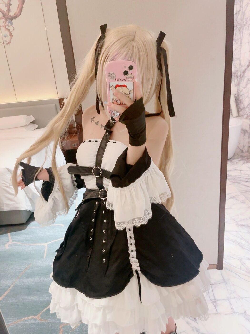 Coser@好吃的鹿鹿 And luluight – 顶级Cos白虎萝莉 私拍福利 Part01 (62P – 58V)