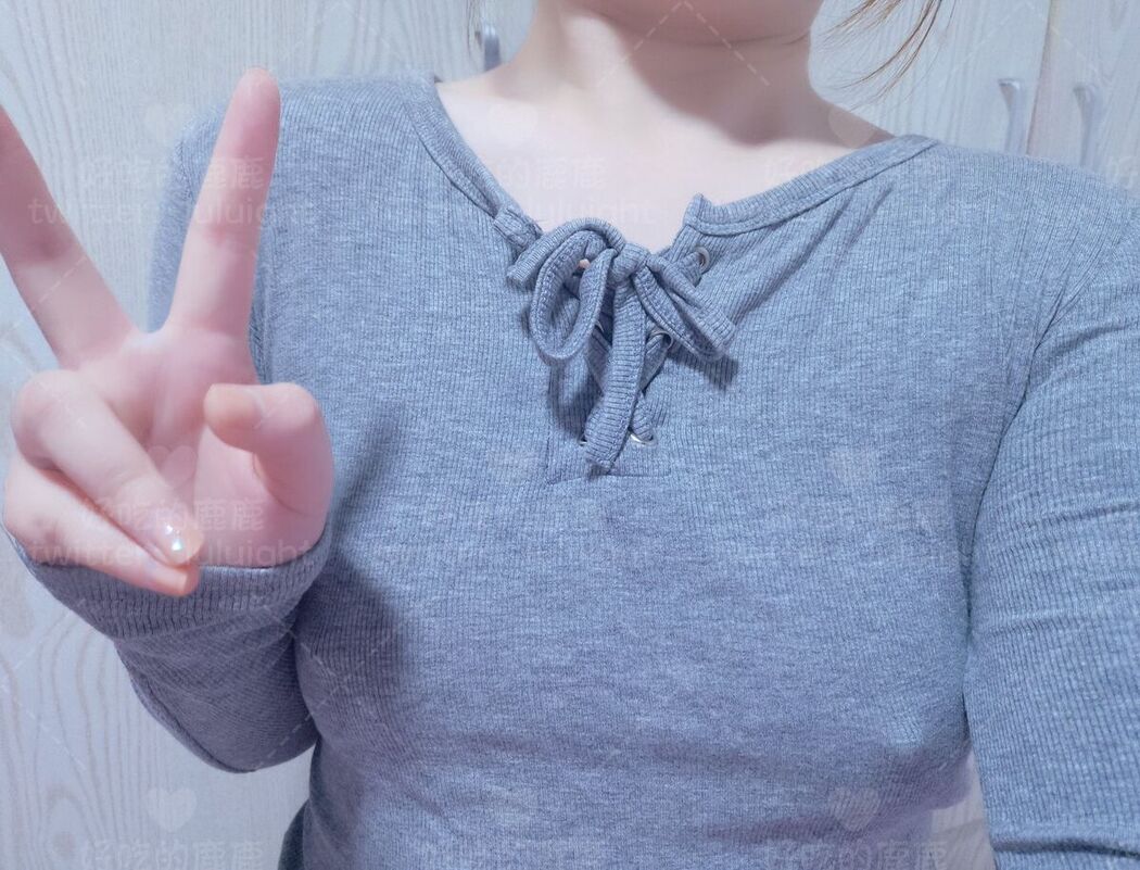 Coser@好吃的鹿鹿 And luluight – 顶级Cos白虎萝莉 私拍福利 Part01 (62P – 58V)