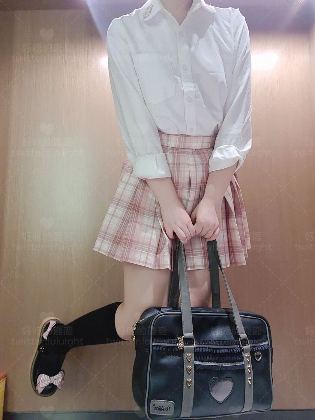 Coser@好吃的鹿鹿 And luluight – 顶级Cos白虎萝莉 私拍福利 Part03 (61P)