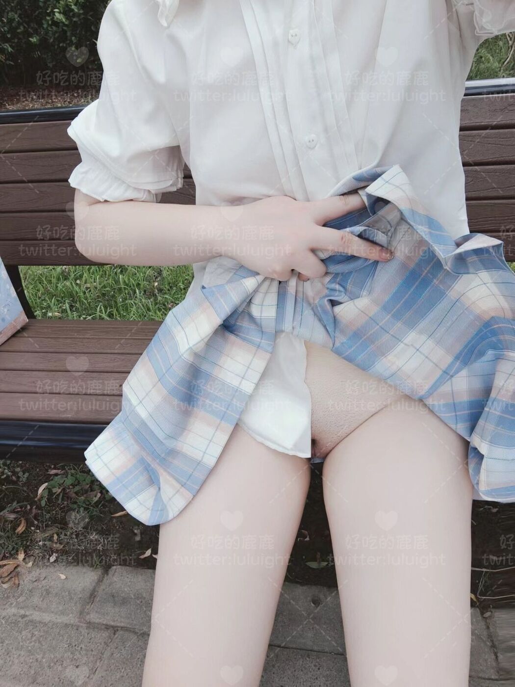 Coser@好吃的鹿鹿 And luluight – 顶级Cos白虎萝莉 私拍福利 Part02 (62P)