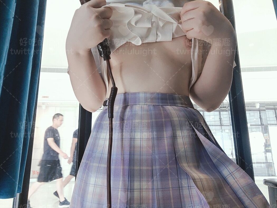 Coser@好吃的鹿鹿 And luluight – 顶级Cos白虎萝莉 私拍福利 Part03 (61P)