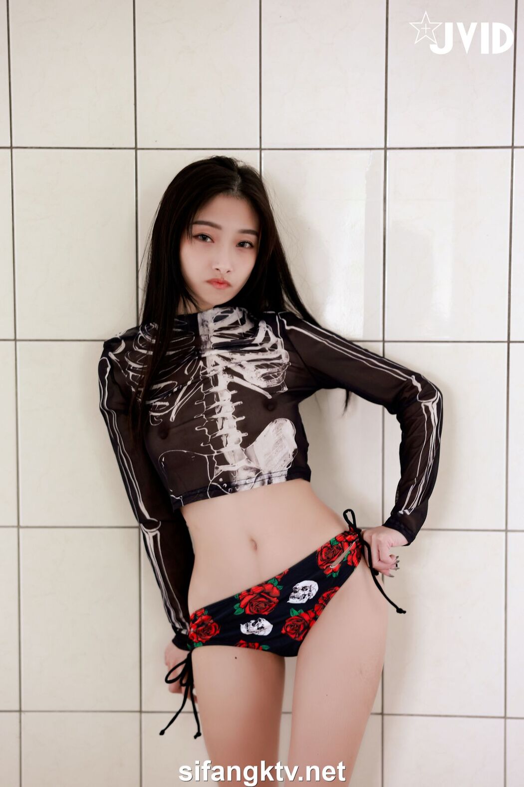 JVID Xiao Zhi Ma Ni Ni 小隻馬霓霓 – 廢墟開趴一絲不掛 性感調皮誘惑全裸無碼尺度毫無保留全解放 Part02 (54P)