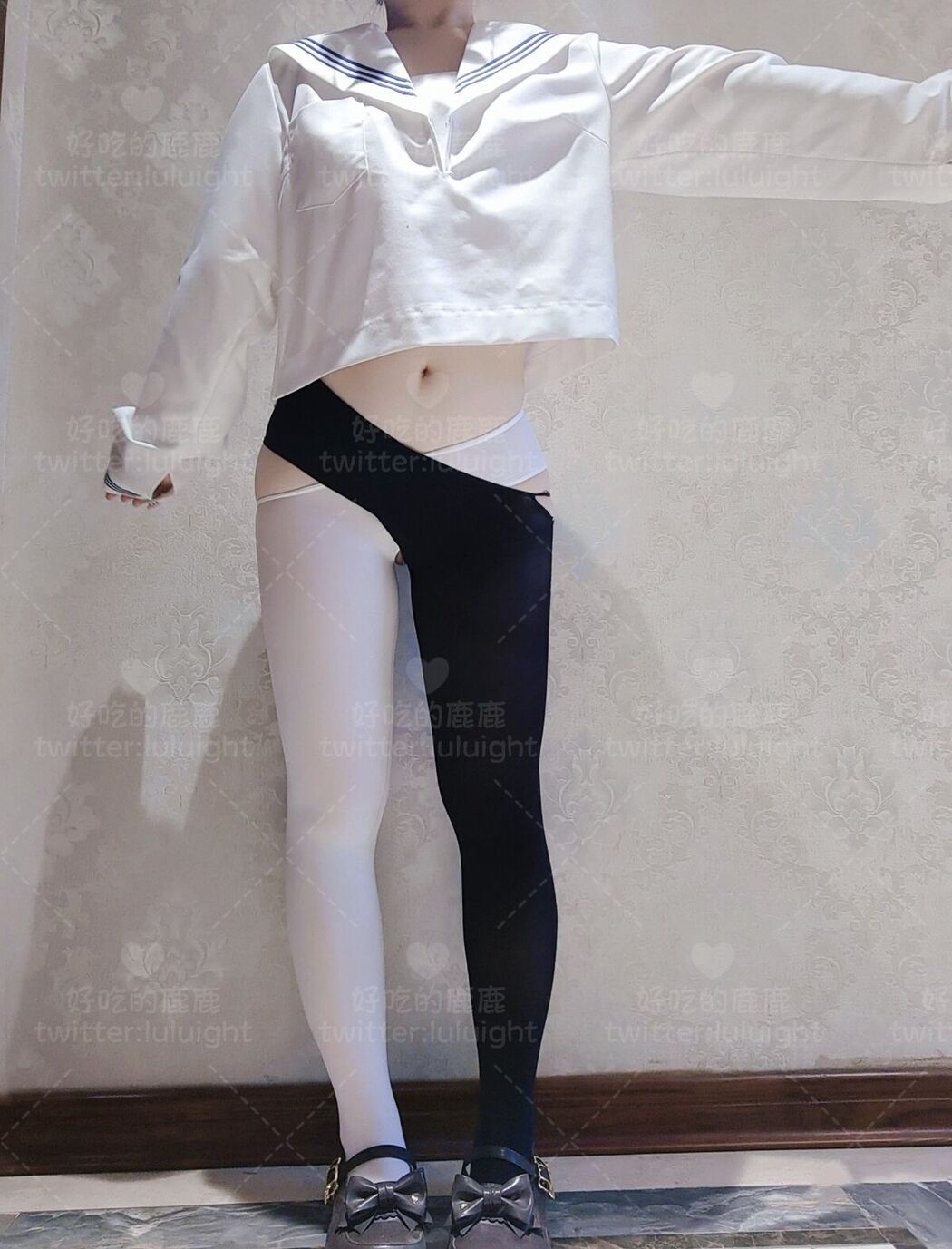 Coser@好吃的鹿鹿 And luluight – 顶级Cos白虎萝莉 私拍福利 Part03 (61P)