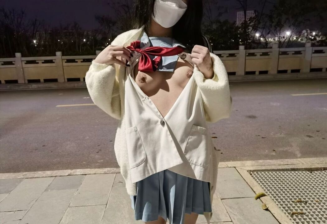 Coser@好吃的鹿鹿 And luluight – 顶级Cos白虎萝莉 私拍福利 Part01 (62P – 58V)