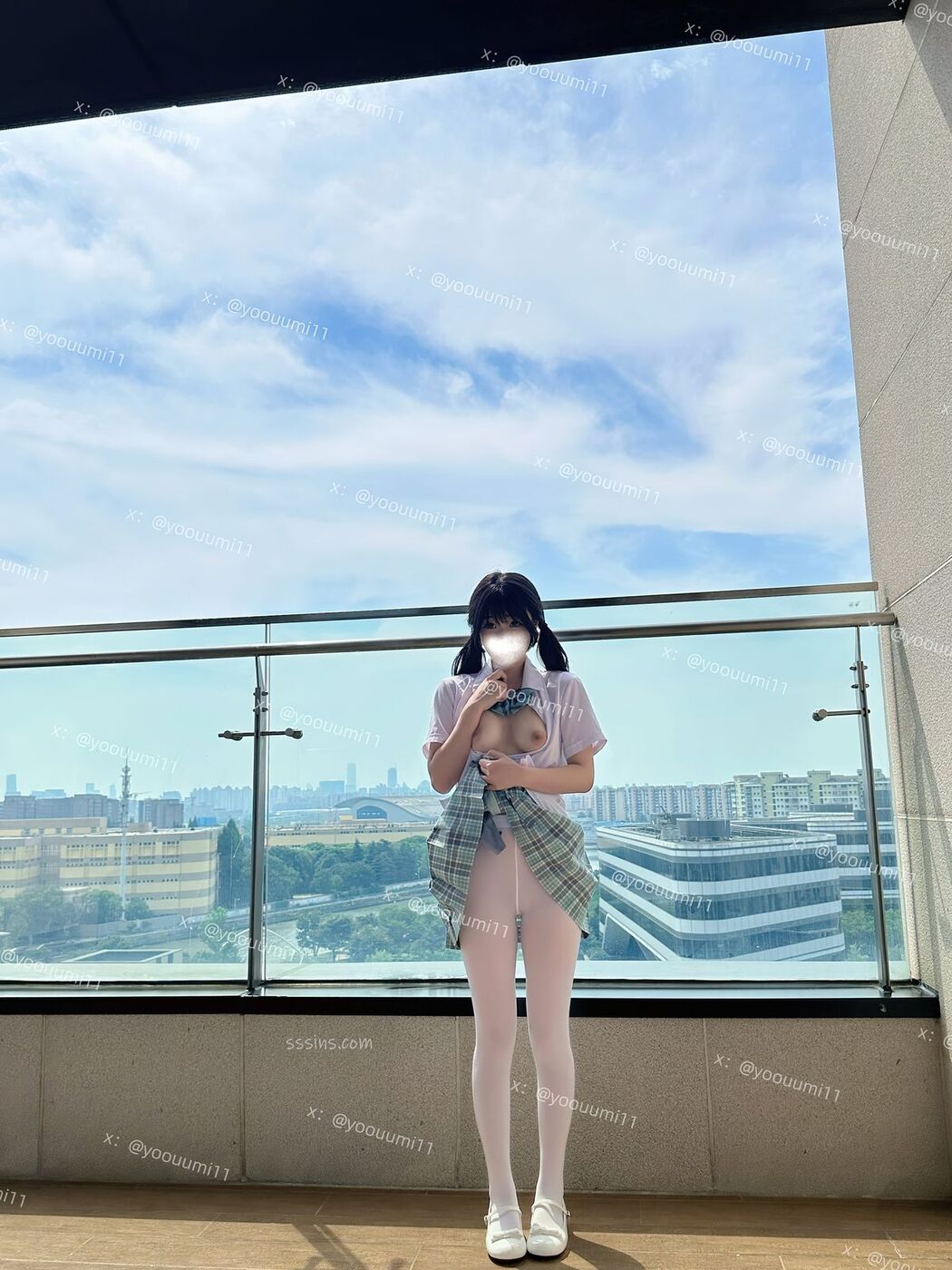 Coser@优米 – 新作JK露出 男厕户外露出 Part1 (62P – 1V)