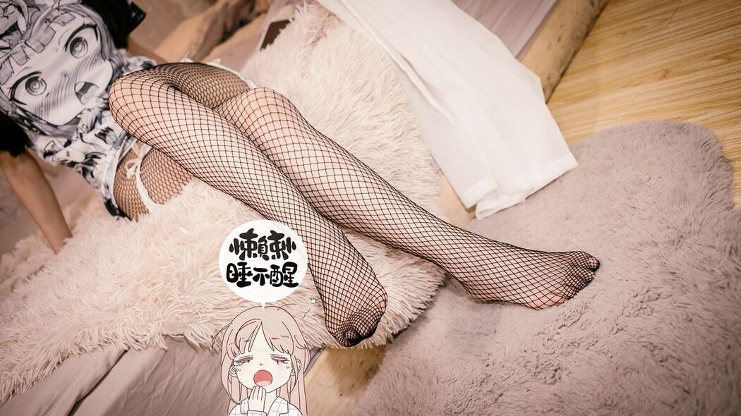 Coser@懒懒睡不醒 – 妹妹有点怪 处女 (57P – 1V)