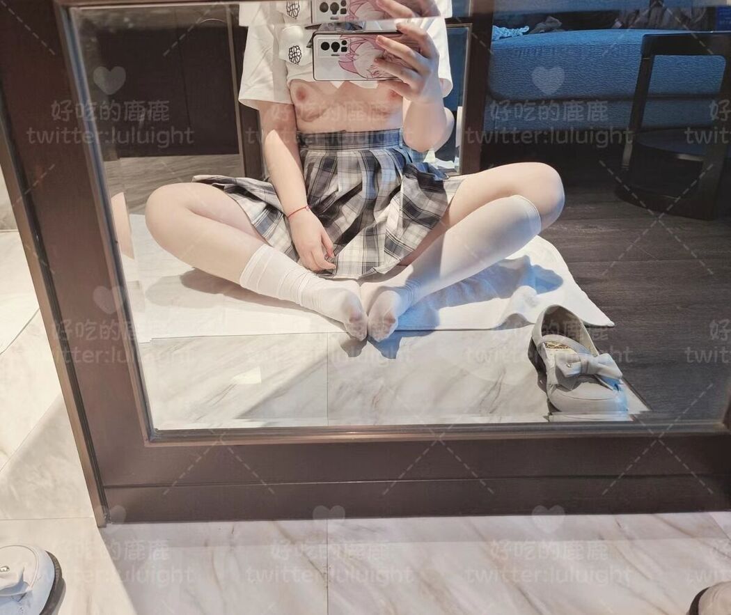 Coser@好吃的鹿鹿 And luluight – 顶级Cos白虎萝莉 私拍福利 Part02 (62P)