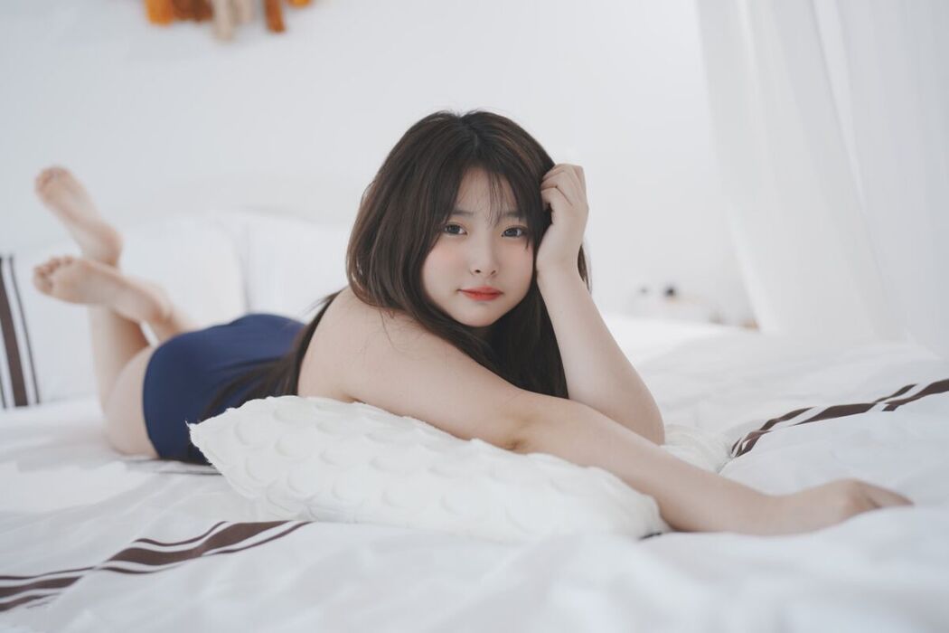 Coser@洛宝 And luobao1221 – 酥胸小萝莉 定制视频人前露出 (51P – 35V)