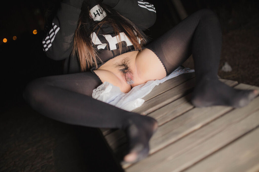 Coser@污神映画 – 野外露出2 (45P – 3V)