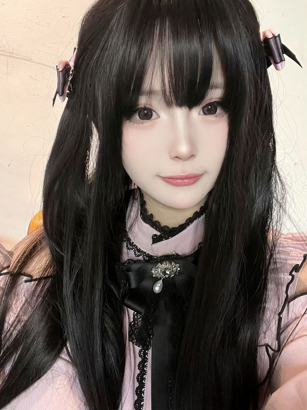 Coser@洛宝 And luobao1221 – 酥胸小萝莉 定制视频人前露出 (51P – 35V)