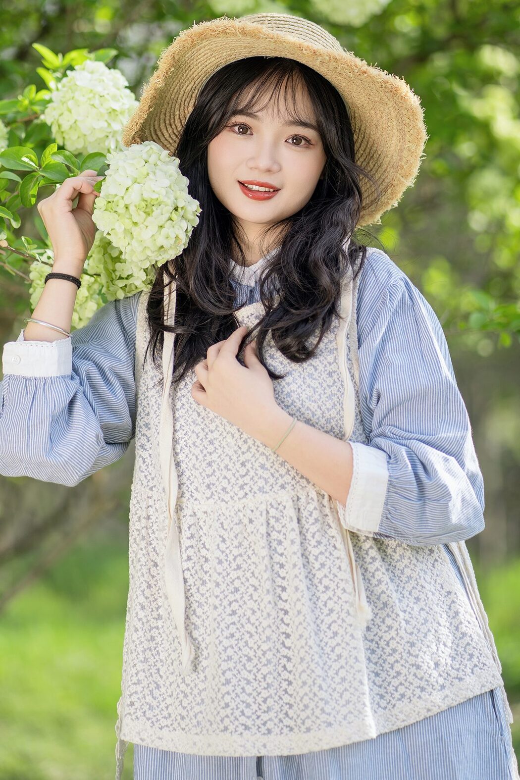 YiTuYu艺图语 Vol.5868 Xiao Ou O Cover Photo