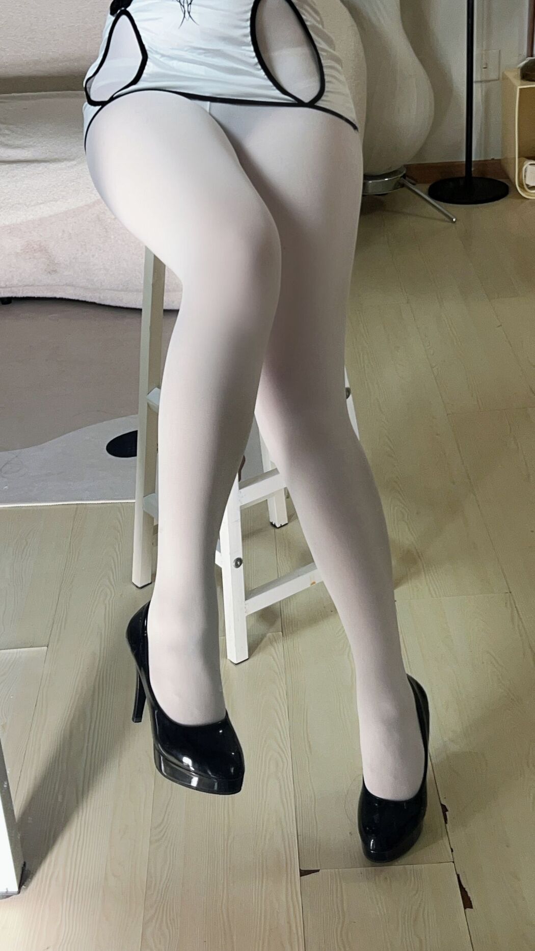 Coser@洛桑w伊梓 – 专属白丝汤圆 (26P)