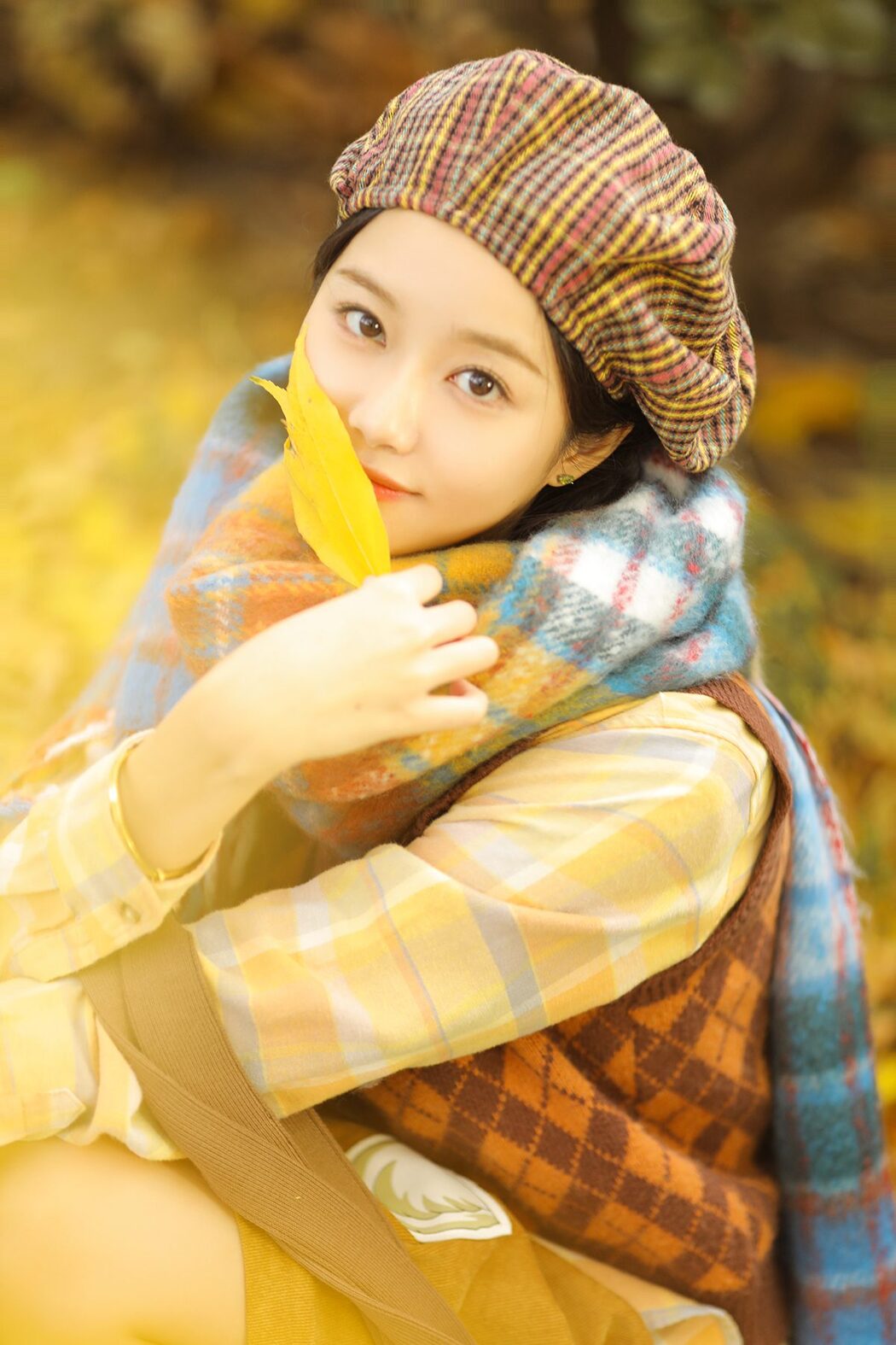 YiTuYu艺图语 Vol.5913 Lou Xin Yue Moon Cover Photo