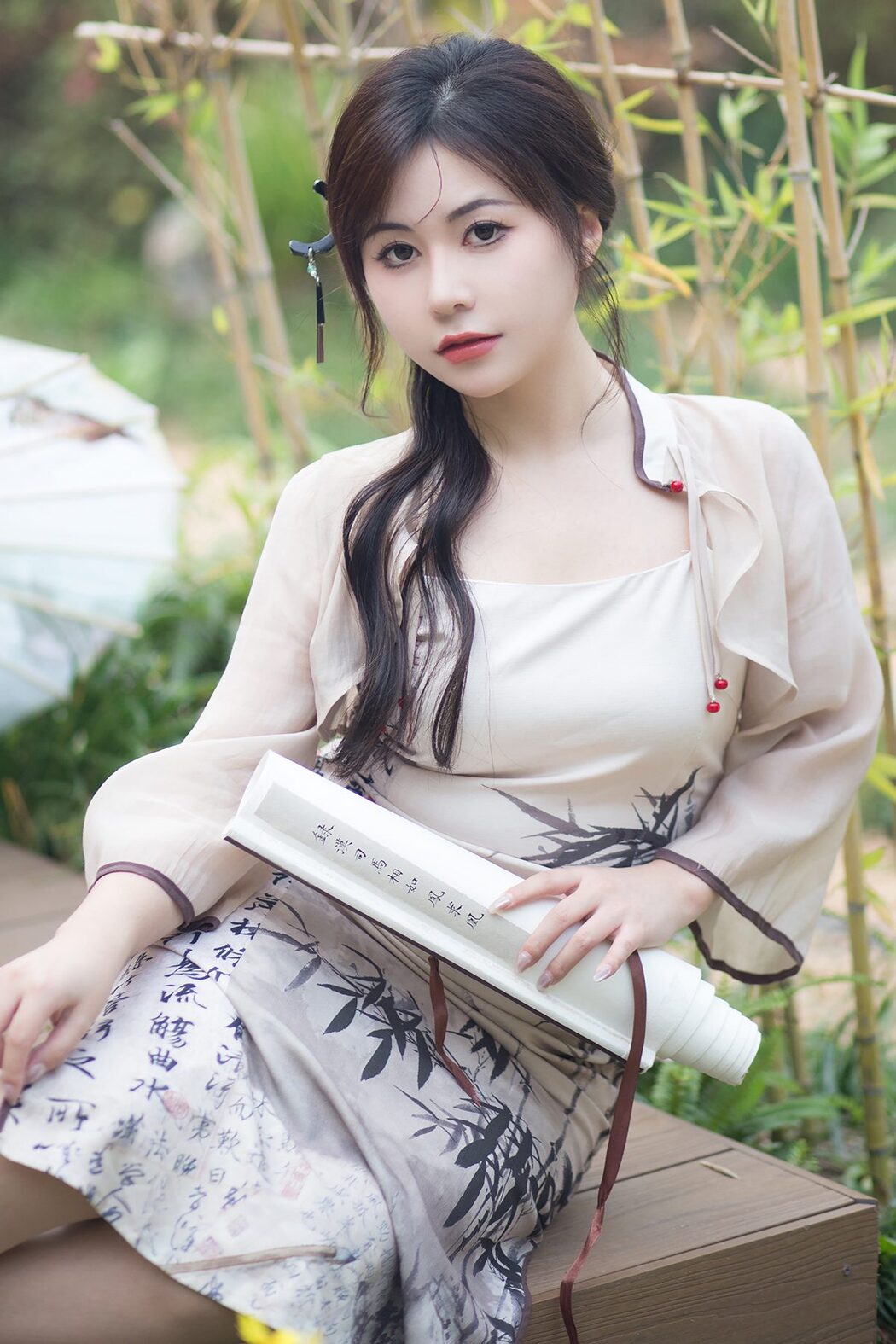 YiTuYu艺图语 Vol.5958 He Ming Zhi Ying Cover Photo