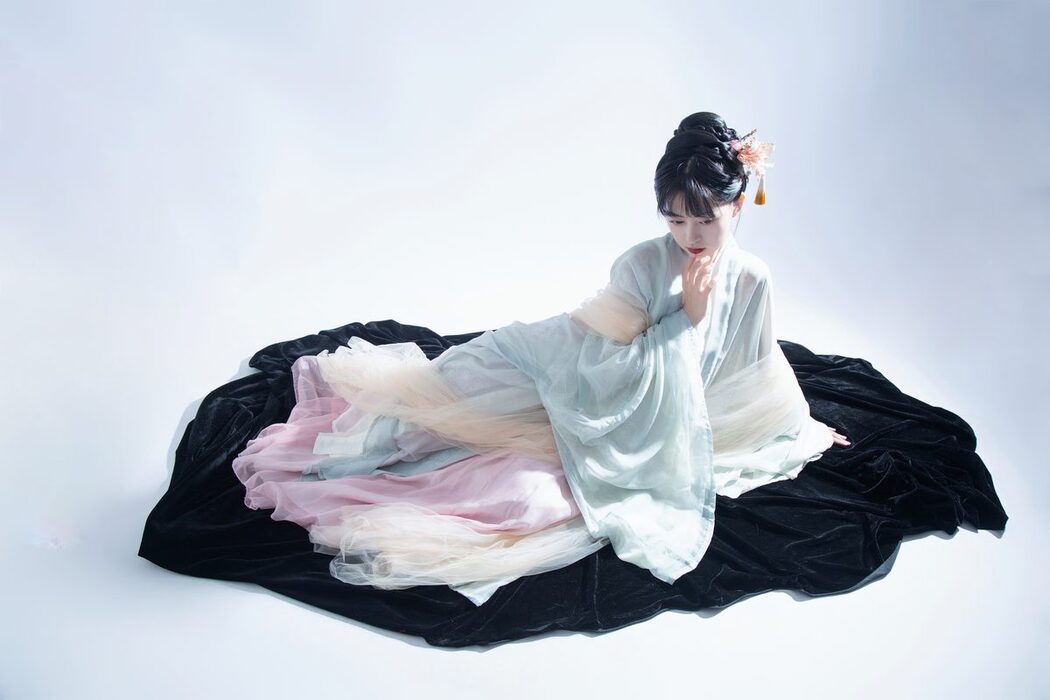 YiTuYu艺图语 Vol.6044 Yi Xuan
