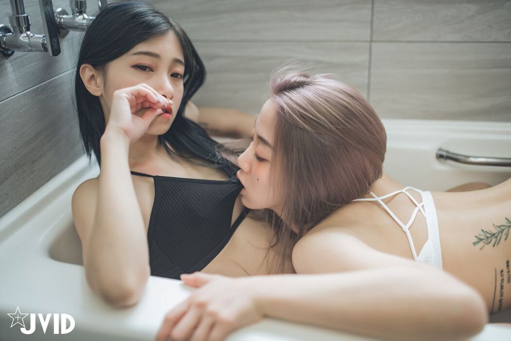 JVID Qi Qi Selina 淇淇selina And Xiao Zhi Ma Ni Ni 小隻馬霓霓 – 雙模特輯 淇淇 And 霓霓寵物閨蜜裸體挑逗 霓霓上空無碼年度限定隱藏版 Part02 (53P)