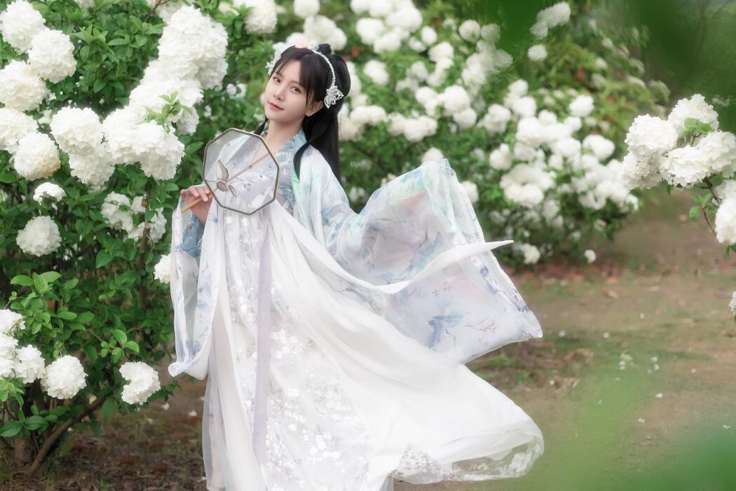 YiTuYu艺图语 Vol.883 Aki akiyama