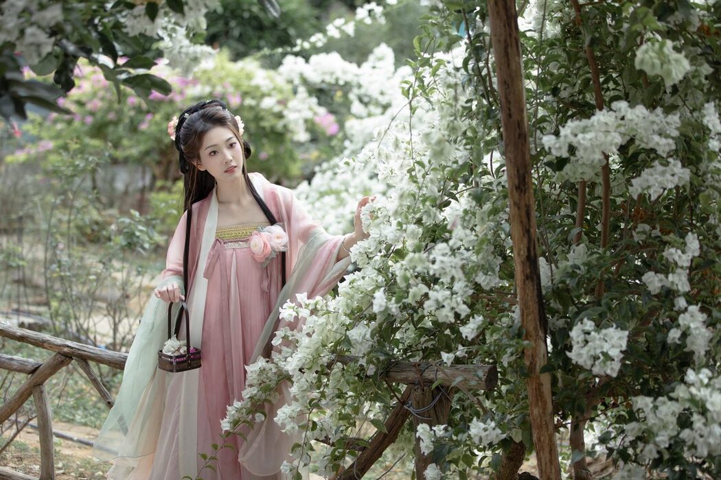 YiTuYu艺图语 Vol.6164 Zhi Zhi Qi